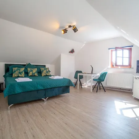Privatunterkunft Rezidence Plesivec - Rodinny S 3 Loznicemi *