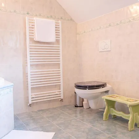 Rezidence Plesivec - Rodinny S 3 Loznicemi *