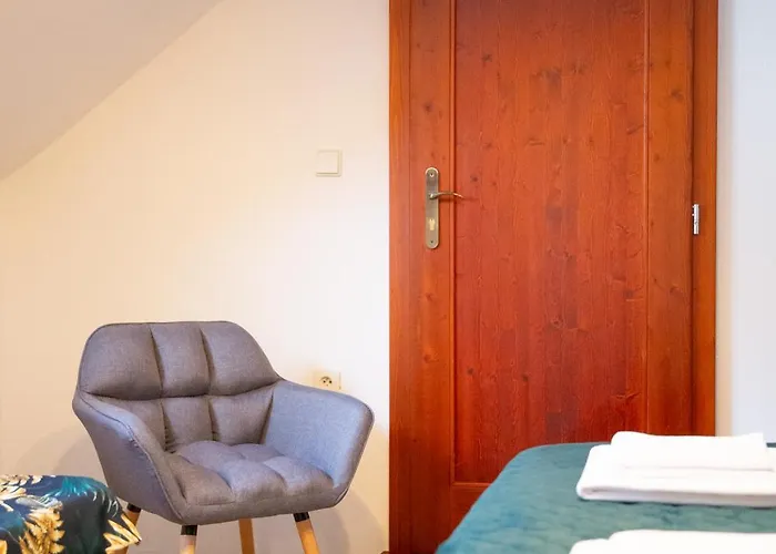 Rezidence Plesivec - Rodinny S 3 Loznicemi *